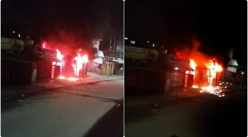 हरिद्वार : टायर की दुकान में लगी भीषण आग ।