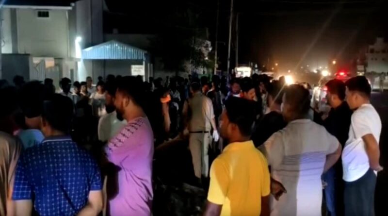 रुद्रपुर: तेज रफ़्तार ट्रक ने मारी टक्कर,मौके पर डॉक्टर की दर्दनाक मौत ।